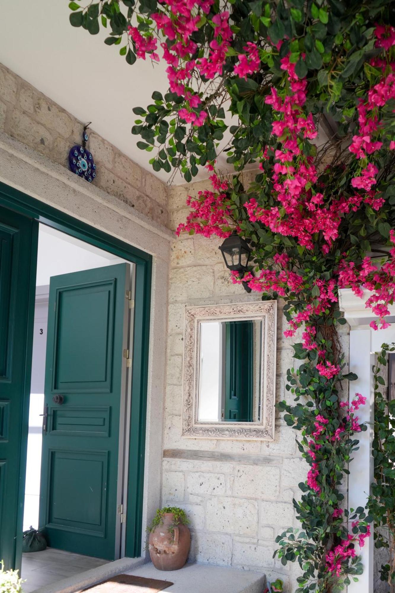 Muezeyyen Hanim Konagi Alaçatı Exterior photo