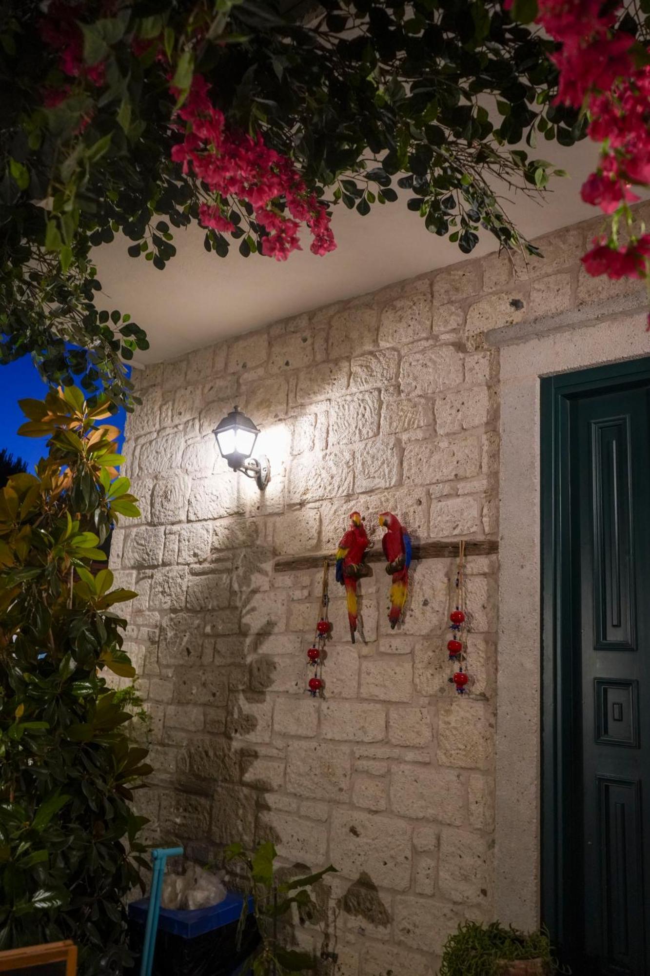 Muezeyyen Hanim Konagi Alaçatı Exterior photo