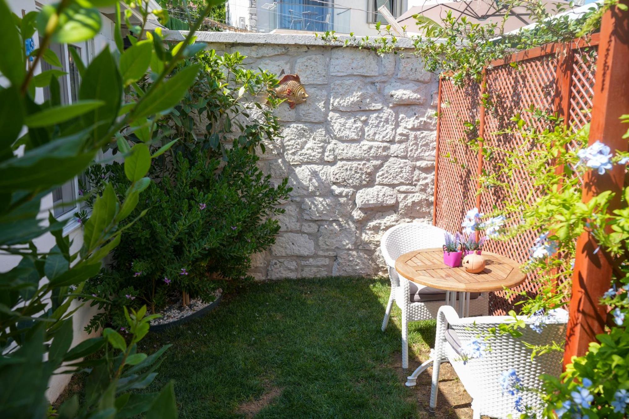 Muezeyyen Hanim Konagi Alaçatı Exterior photo